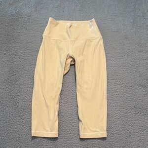 Lululemon Align High-Rise Crop 17"
Prosecco size 6